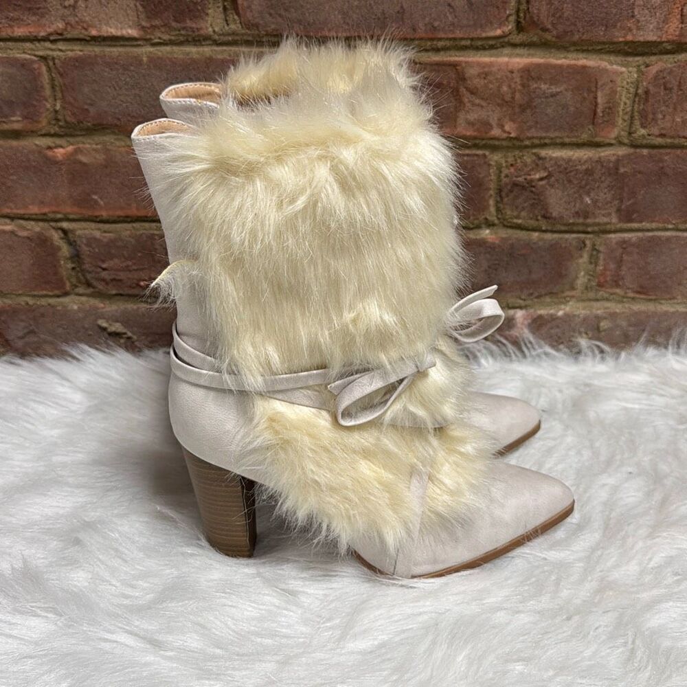 Penny Loves Kenny Faux Beige Faux Fur Bootie Size 8